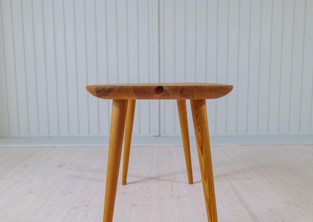 Mid-Century Modern Coffe Table in Pine, Sweden, 1940s