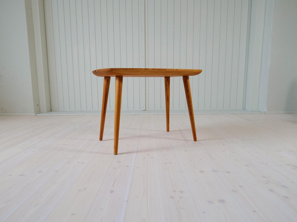 Mid-Century Modern Coffe Table in Pine, Sweden, 1940s