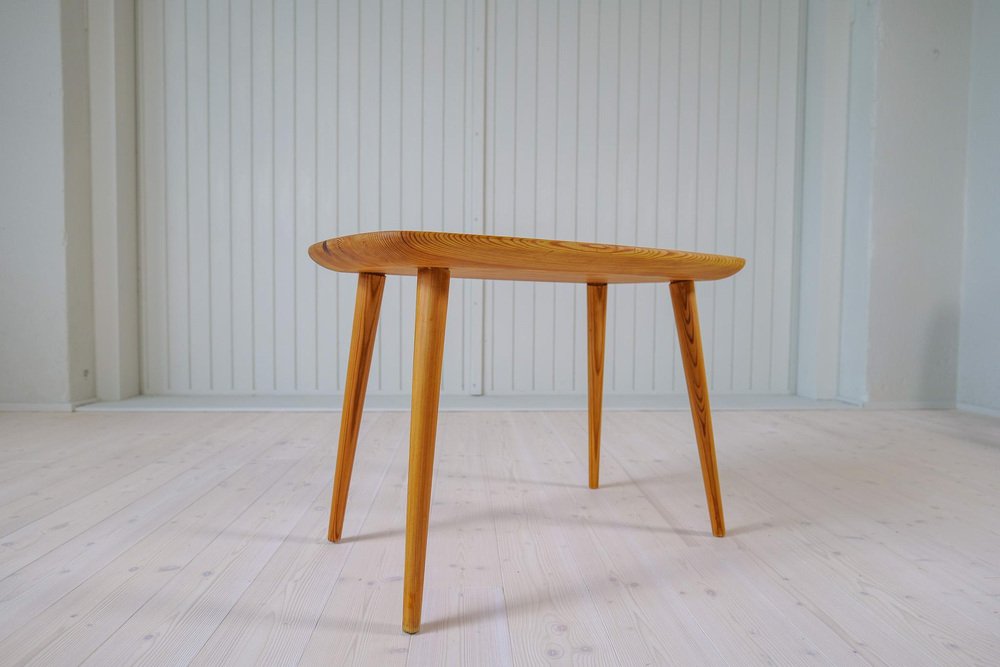 Mid-Century Modern Coffe Table in Pine, Sweden, 1940s