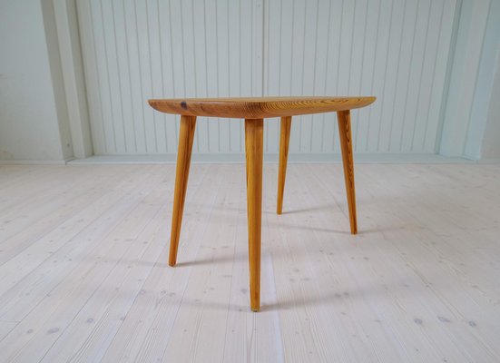 Mid-Century Modern Coffe Table in Pine, Sweden, 1940s-UYK-1706094