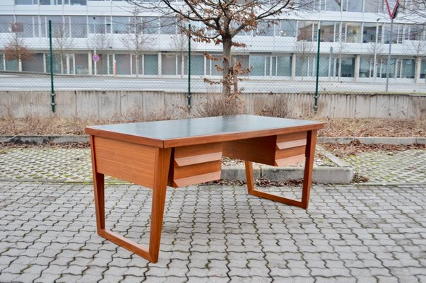 Mid-Century Modern Desk in Walnut with Green Leather Top, 1960-UF-1371039