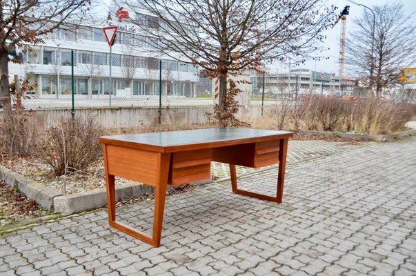 Mid-Century Modern Desk in Walnut with Green Leather Top, 1960-UF-1371039