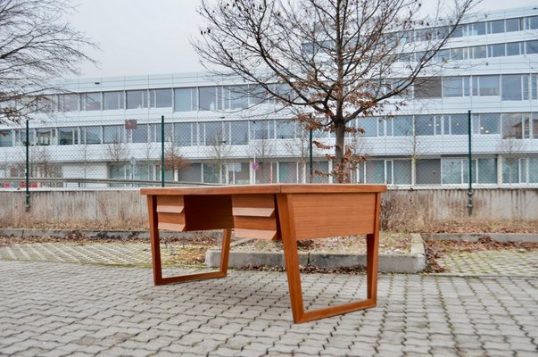 Mid-Century Modern Desk in Walnut with Green Leather Top, 1960-UF-1371039