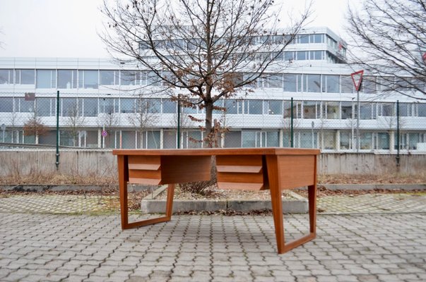 Mid-Century Modern Desk in Walnut with Green Leather Top, 1960-UF-1371039