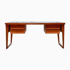 Mid-Century Modern Desk in Walnut with Green Leather Top, 1960-UF-1371039