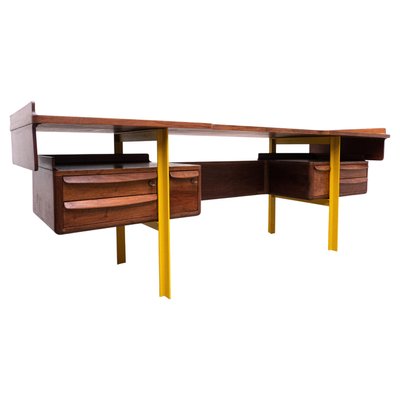 Mid-Century Modern Italian Wooden Desk in Walnut, 1960s-FGA-1132505