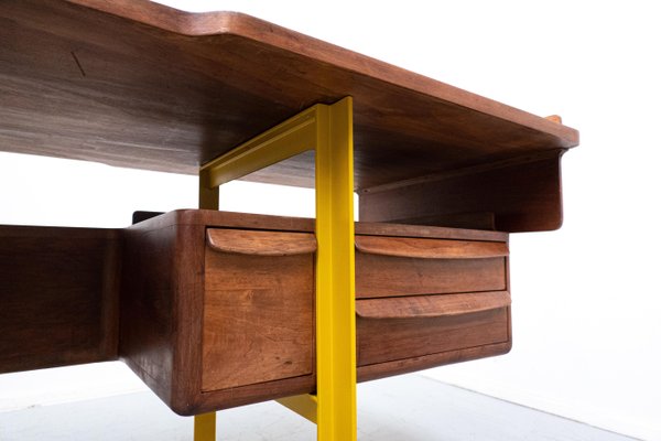 Mid-Century Modern Italian Wooden Desk in Walnut, 1960s-FGA-1132505