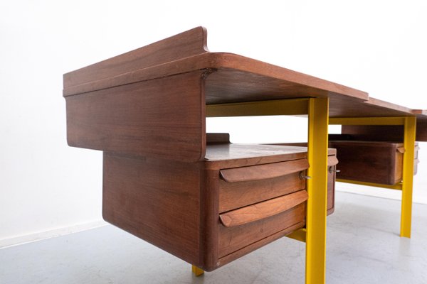 Mid-Century Modern Italian Wooden Desk in Walnut, 1960s-FGA-1132505