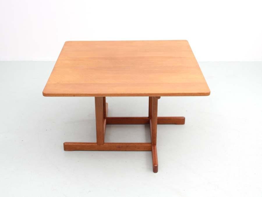 Mid-Century Modern Scandinavain Model 5217 Coffee Table by Børge Mogensen