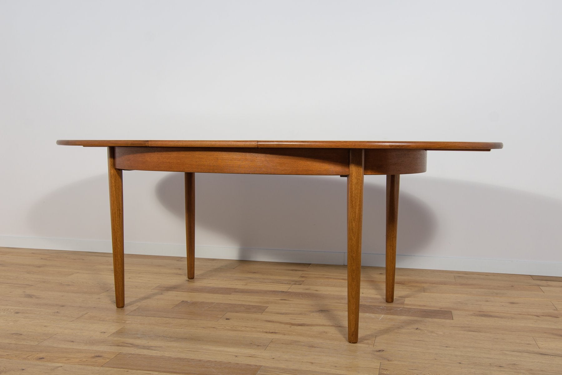 Mid-Century Oval Extendable Dining Table, United Knigdom, 1960s