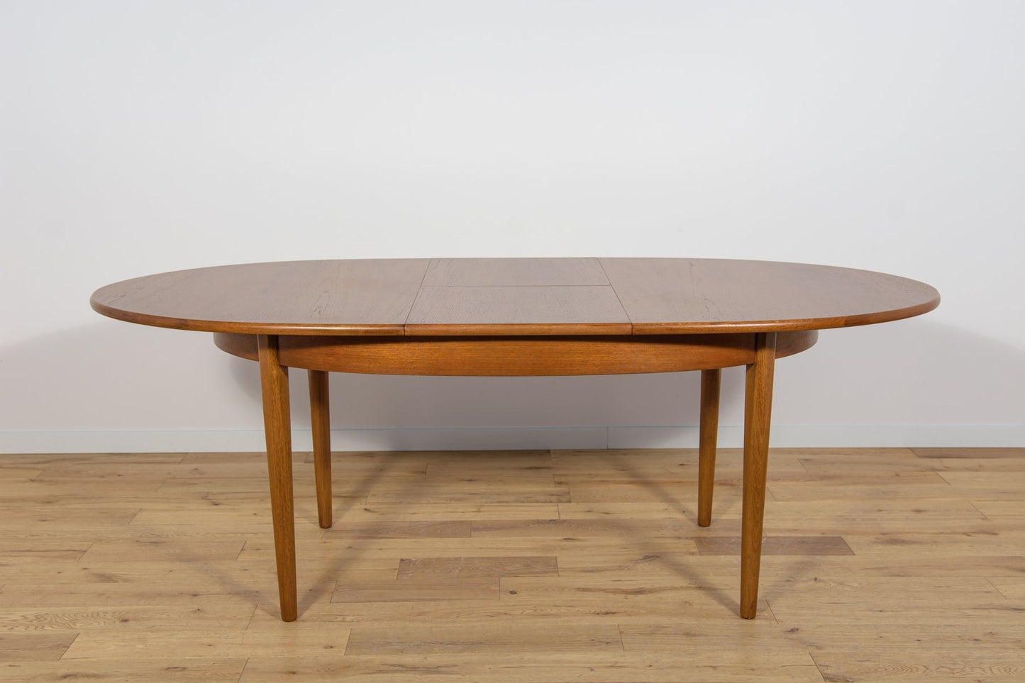 Mid-Century Oval Extendable Dining Table, United Knigdom, 1960s