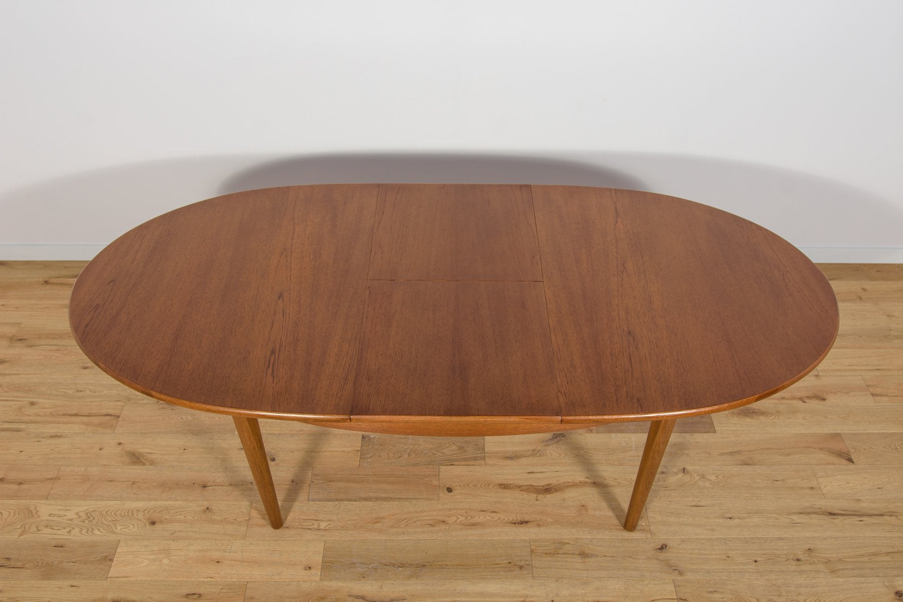 Mid-Century Oval Extendable Dining Table, United Knigdom, 1960s