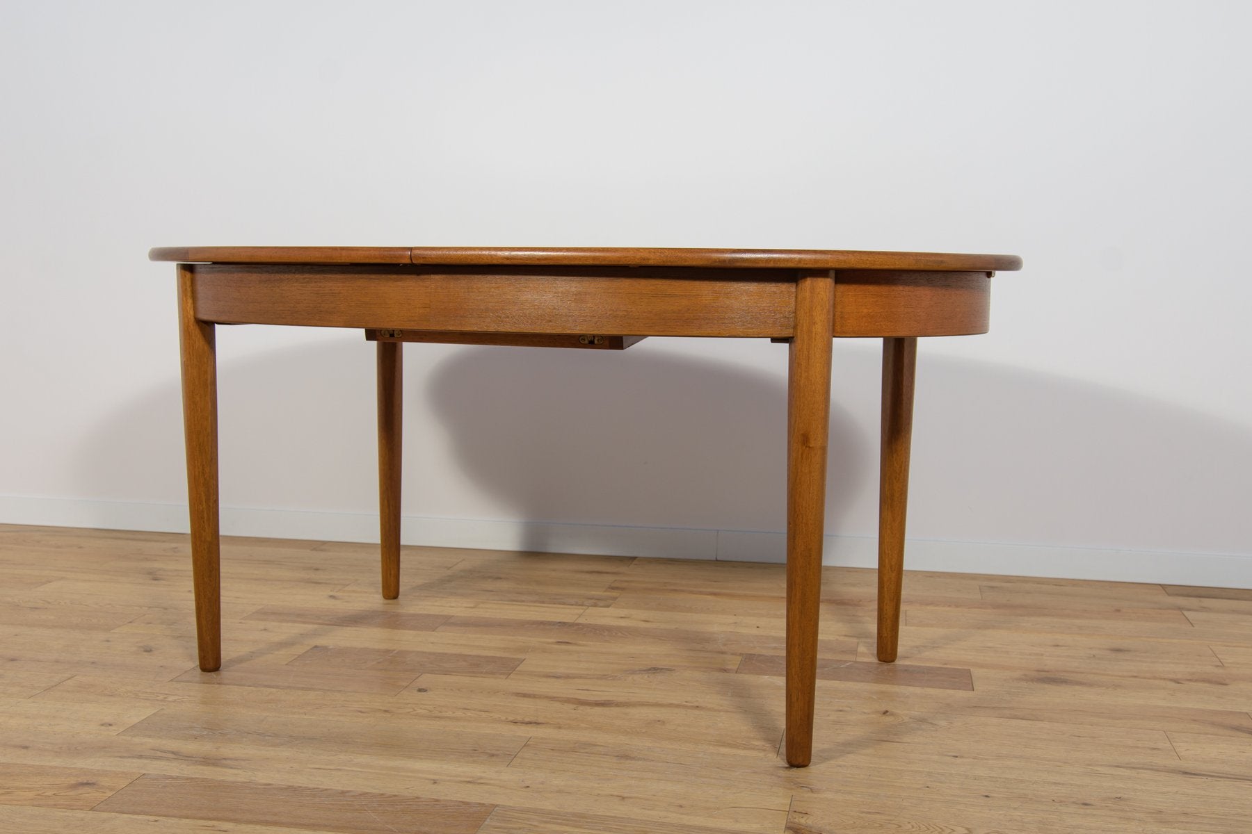 Mid-Century Oval Extendable Dining Table, United Knigdom, 1960s