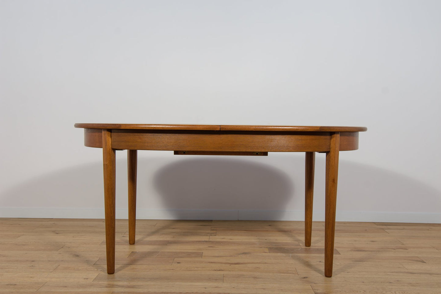 Mid-Century Oval Extendable Dining Table, United Knigdom, 1960s