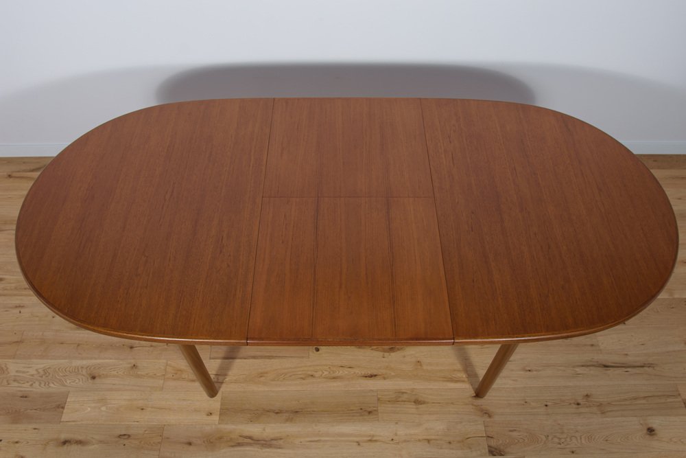 Mid-Century Oval Extendable Teak Dining Table from McIntosh, 1960s