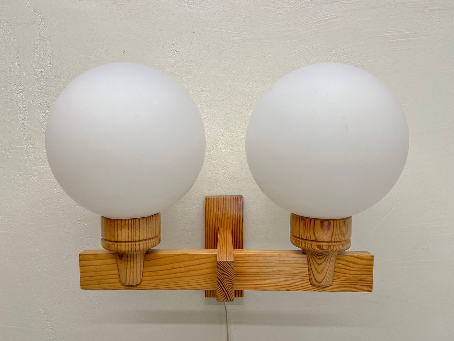 Mid-Century Pine and Opaline Wall Lamp by Uno Dahlén for Aneta, 1970s