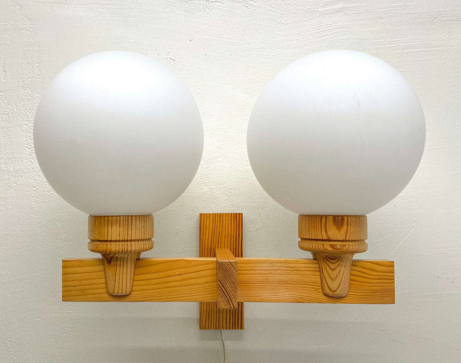 Mid-Century Pine and Opaline Wall Lamp by Uno Dahlén for Aneta, 1970s