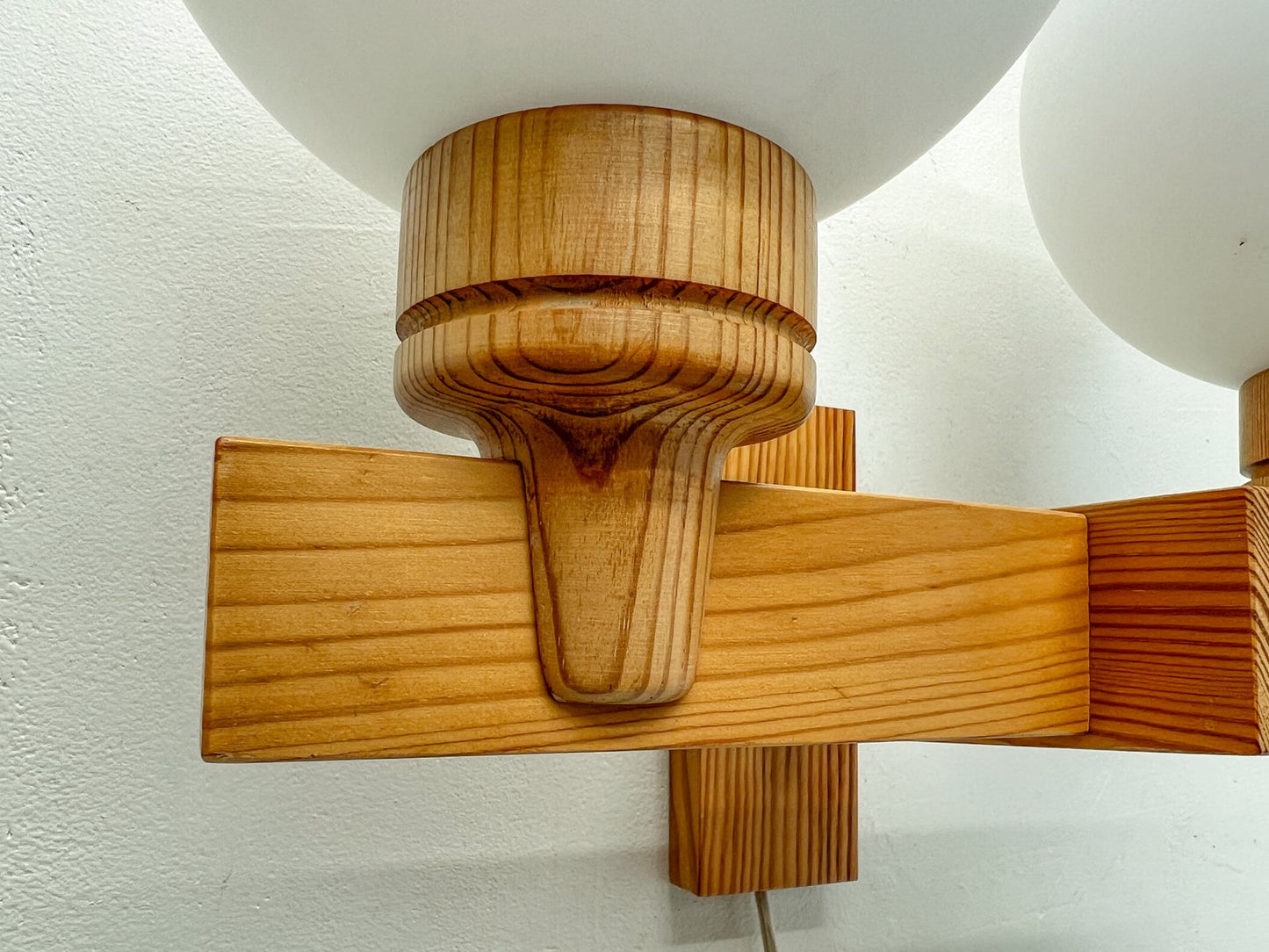 Mid-Century Pine and Opaline Wall Lamp by Uno Dahlén for Aneta, 1970s