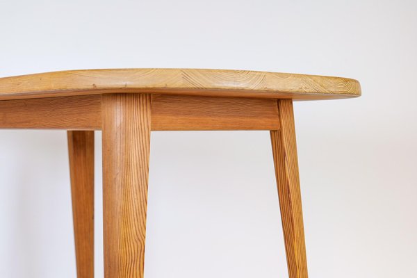 Mid-Century Pine Coffee Table by Carl Malmsten, Sweden, 1940s-UYK-997344