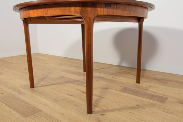 Mid-Century Round Rosewood Extendable Dining Table from McIntosh, United Knigdom, 1960s-NIT-2041136