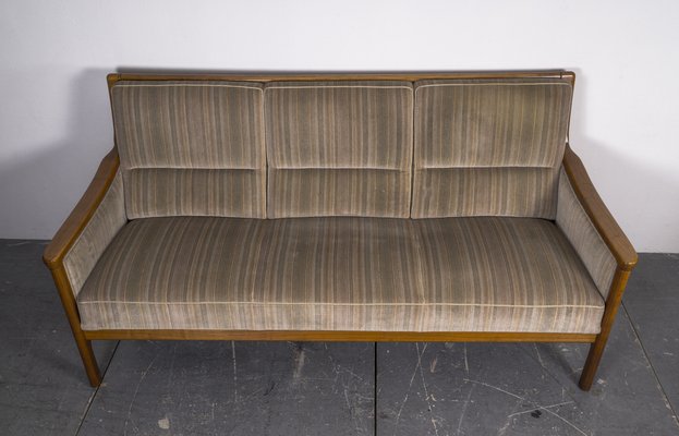 Mid-Century Scandinavian Velvet Sofa in the style of Knoll-VLO-1334941