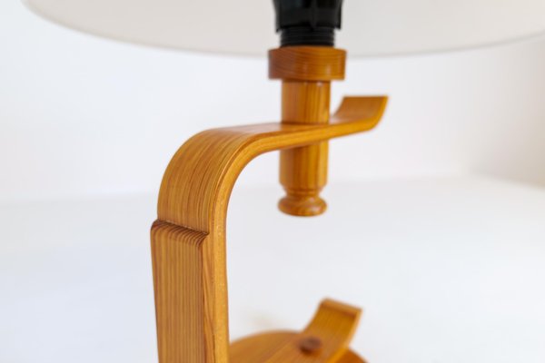 Mid-Century Scandinavien Modern Sculptural Table Lamp in Pine, 1970s-UYK-1216768