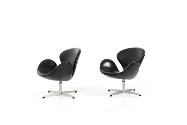 Mid-Century Swan Chairs by Arne Jacobsen for Fritz Hansen, Set of 2-RA-535701