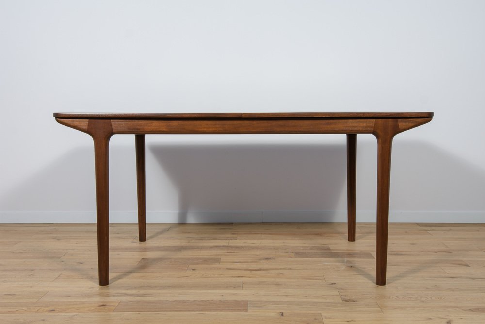 Mid-Century Teak Extendable Dining Table from McIntosh, 1960s