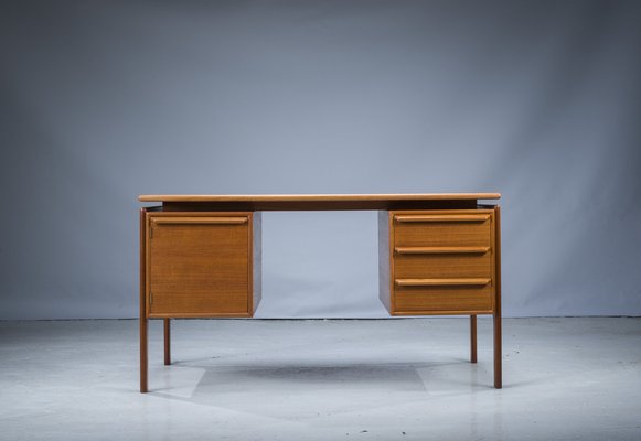 Mid-Century Teak Freestanding Desk from Gv Møbler, 1970s-ZZH-1404872