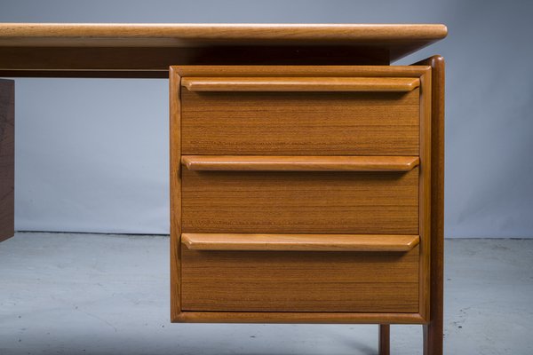 Mid-Century Teak Freestanding Desk from Gv Møbler, 1970s-ZZH-1404872