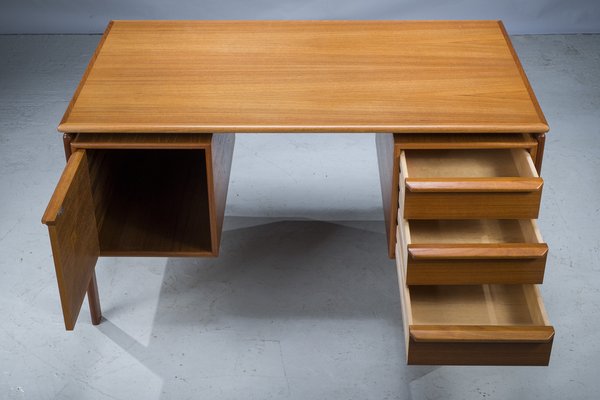 Mid-Century Teak Freestanding Desk from Gv Møbler, 1970s-ZZH-1404872