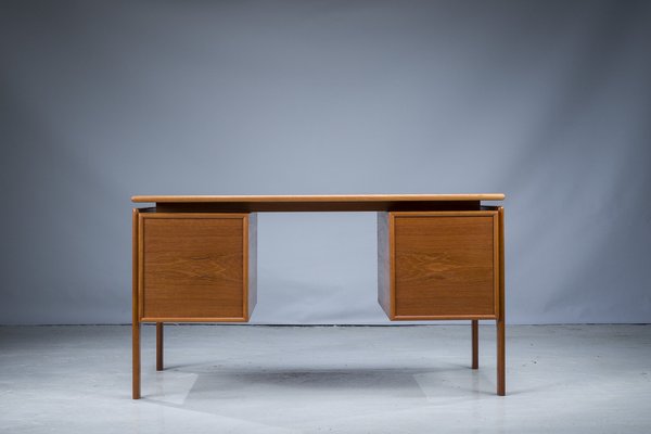 Mid-Century Teak Freestanding Desk from Gv Møbler, 1970s-ZZH-1404872