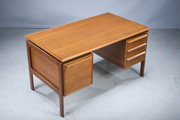 Mid-Century Teak Freestanding Desk from Gv Møbler, 1970s-ZZH-1404872