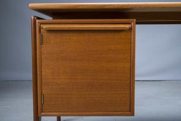 Mid-Century Teak Freestanding Desk from Gv Møbler, 1970s-ZZH-1404872