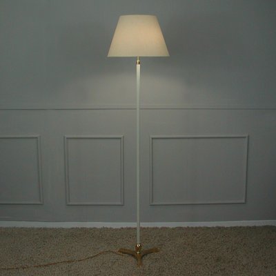 Mid-Century White Leather and Brass Floor Lamp from Vereinigte Werkstätten, 1950s-OE-1178878