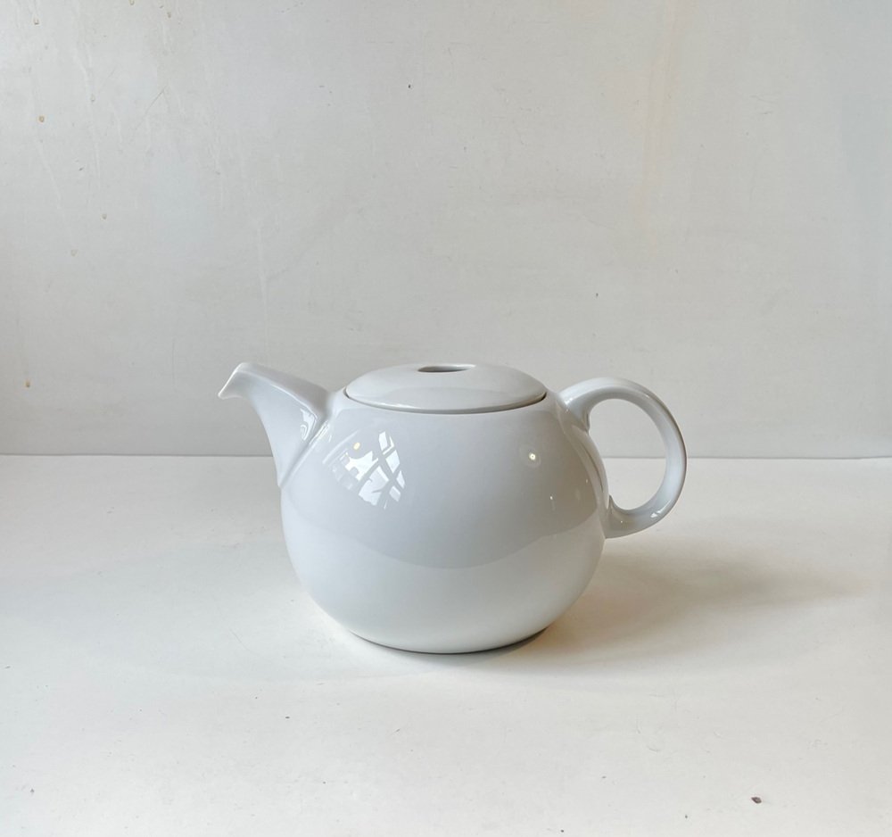 Mid-Century White Porcelain Corinth Tea Pot by Martin Hunt Corinth for Bing & Grondahl, 1970s