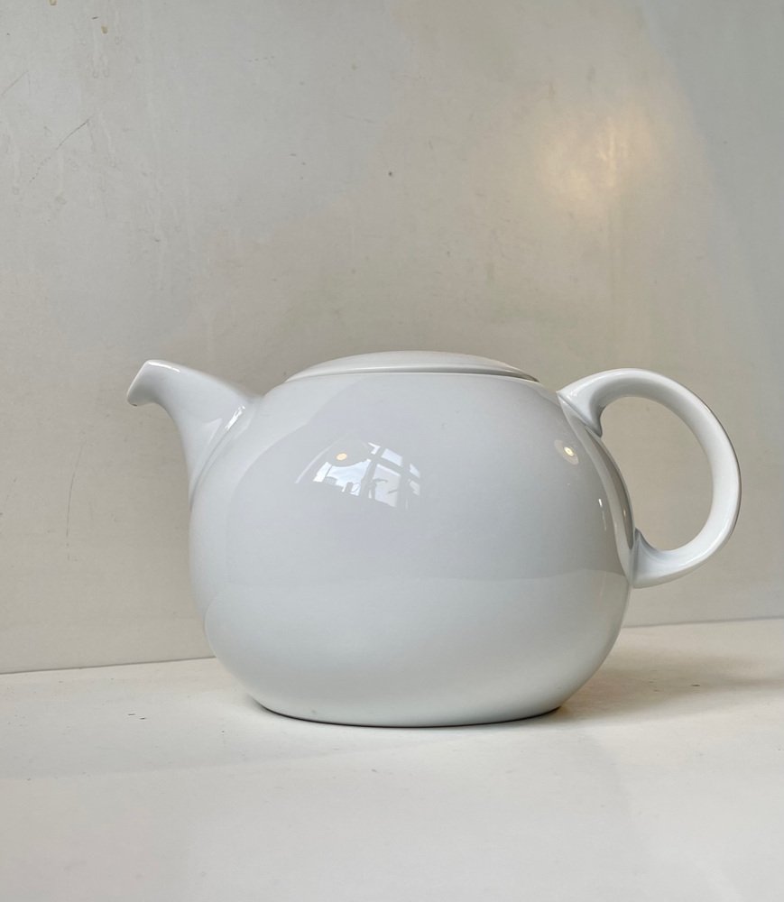 Mid-Century White Porcelain Corinth Tea Pot by Martin Hunt Corinth for Bing & Grondahl, 1970s