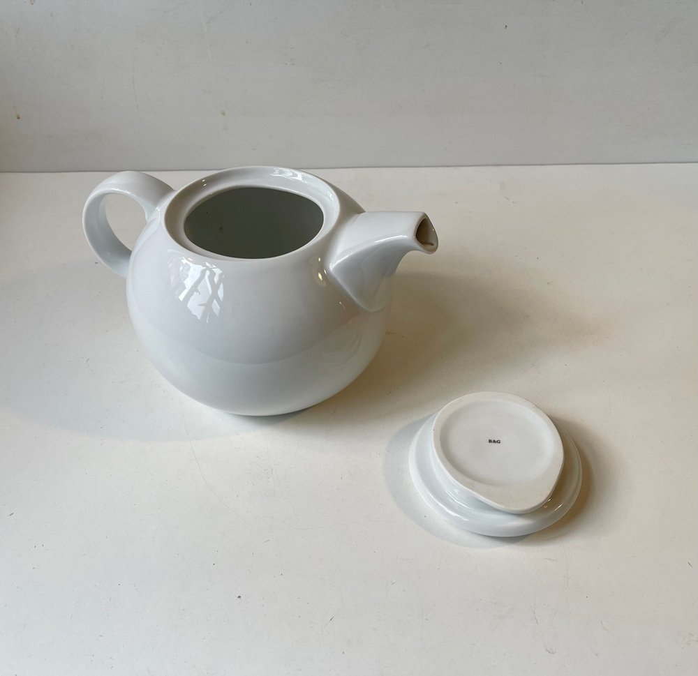 Mid-Century White Porcelain Corinth Tea Pot by Martin Hunt Corinth for Bing & Grondahl, 1970s