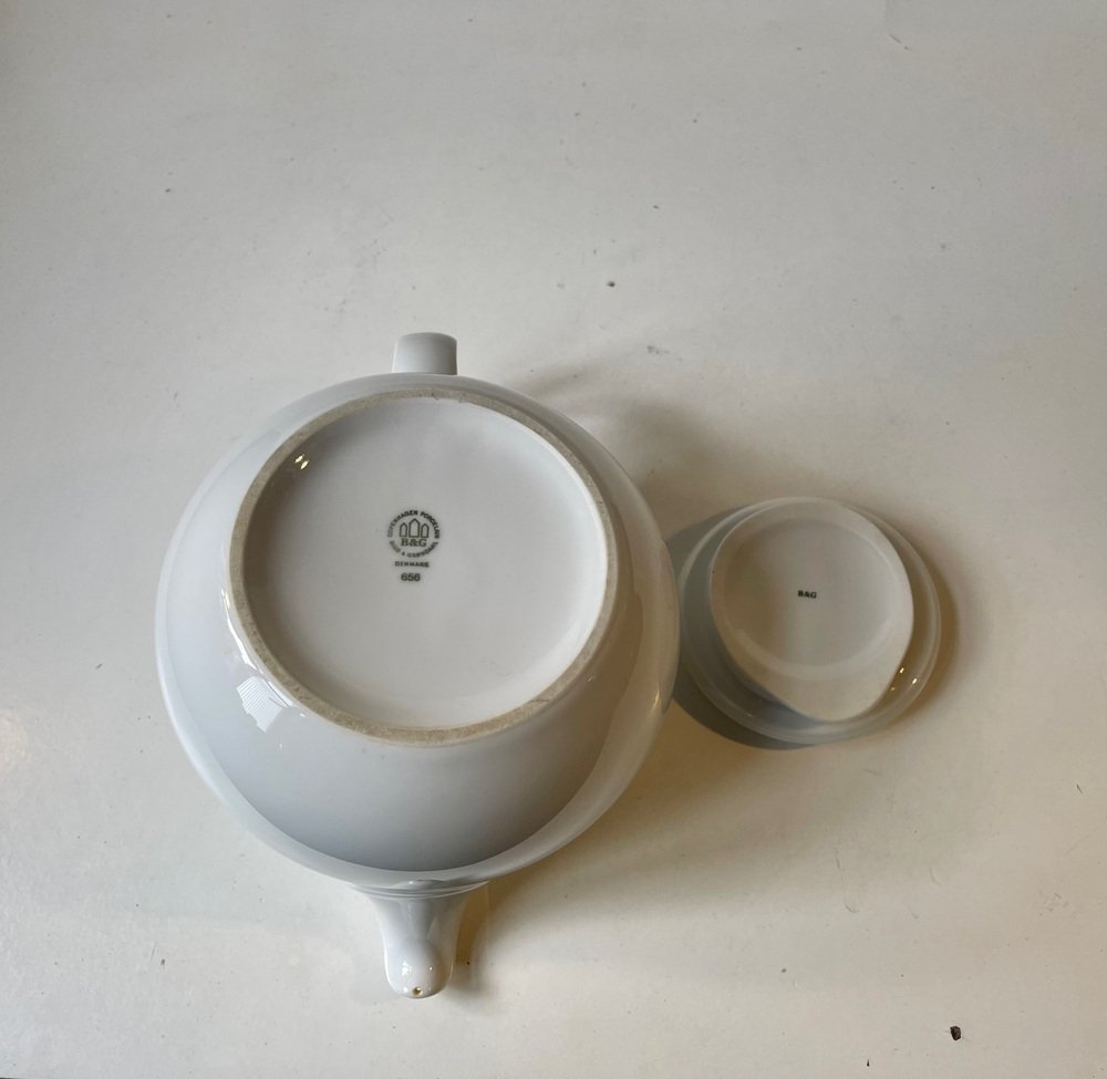 Mid-Century White Porcelain Corinth Tea Pot by Martin Hunt Corinth for Bing & Grondahl, 1970s