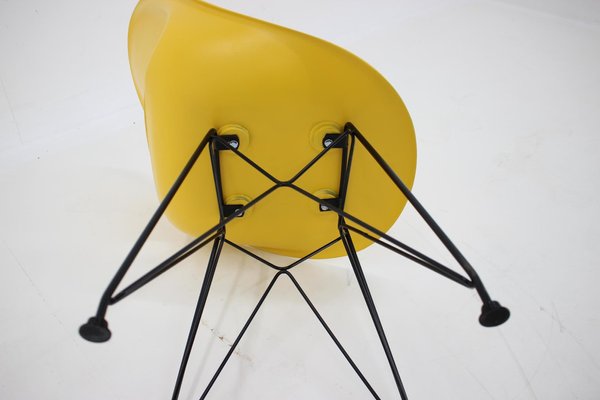 Mid-Century Yellow Fiberglass Dining Chairs by M. Navratil, 1960s, Set of 4-TZ-1232010