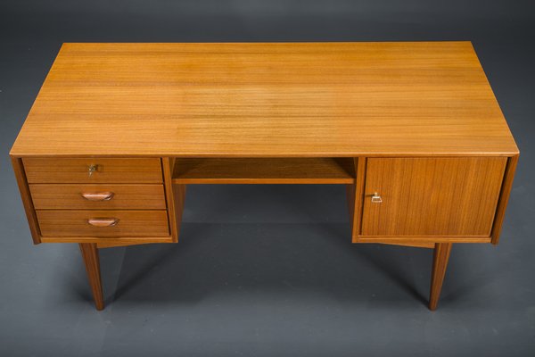 Mid-Cenutry Teak Desk, 1960s-ZZH-1705307