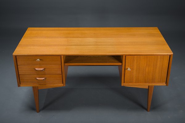 Mid-Cenutry Teak Desk, 1960s-ZZH-1705307