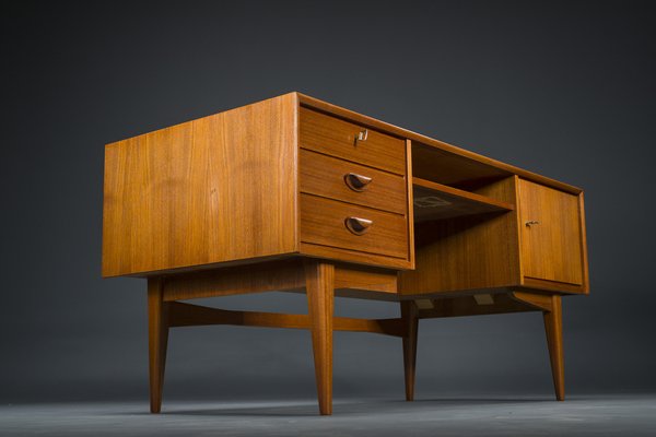 Mid-Cenutry Teak Desk, 1960s-ZZH-1705307