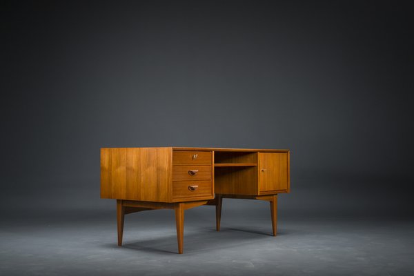 Mid-Cenutry Teak Desk, 1960s-ZZH-1705307