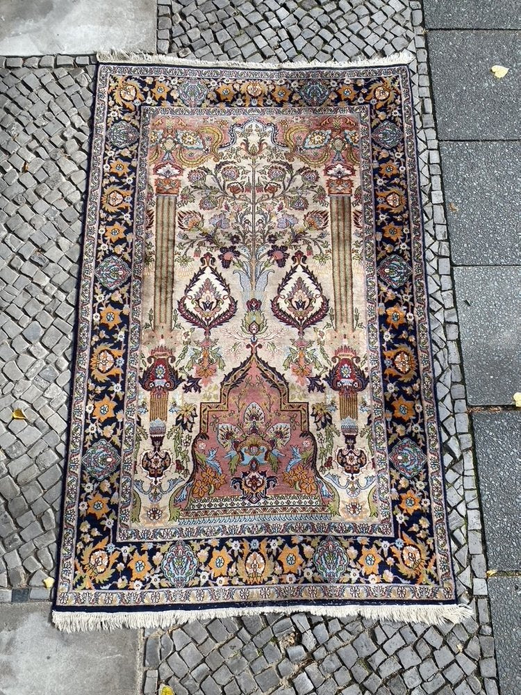 Middle Eastern Hand-Knotted Prayer Rug