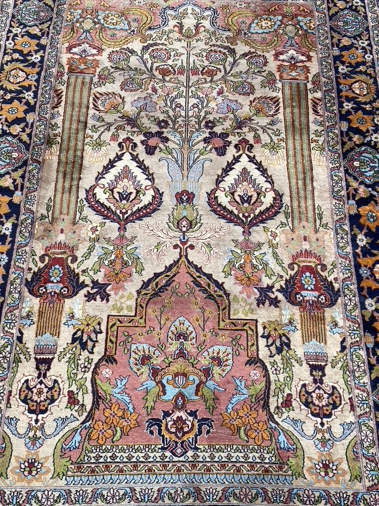 Middle Eastern Hand-Knotted Prayer Rug