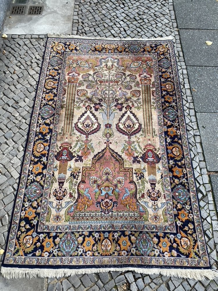 Middle Eastern Hand-Knotted Prayer Rug