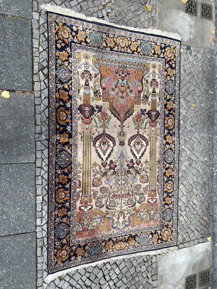 Middle Eastern Hand-Knotted Prayer Rug