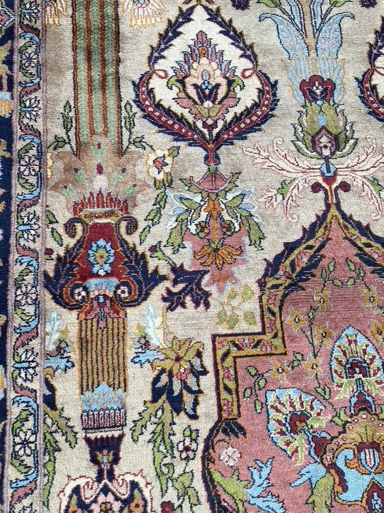 Middle Eastern Hand-Knotted Prayer Rug