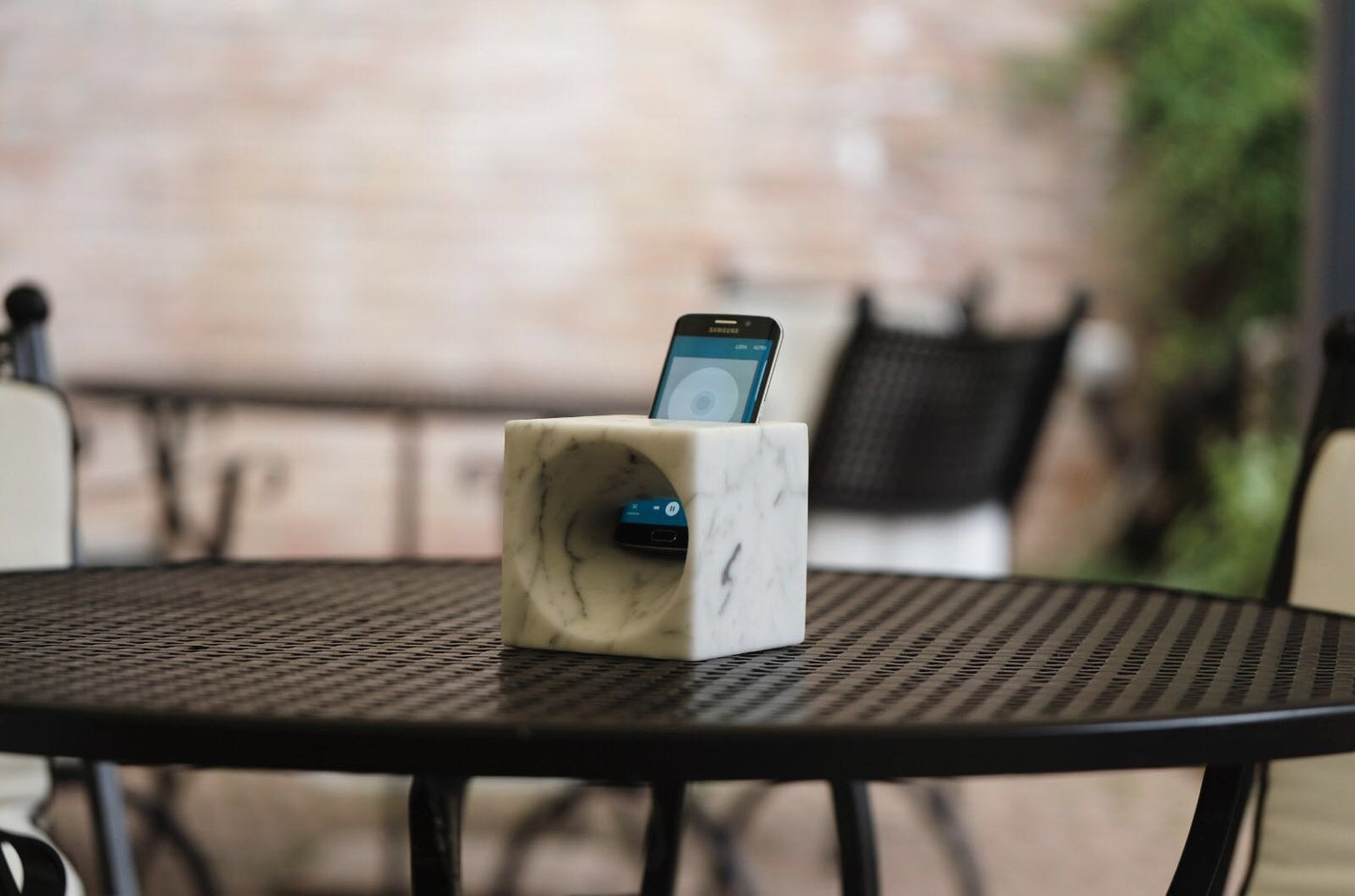 Miki Smartphone Sound Amplifier by Stefano Pasotti for StoneLab Design